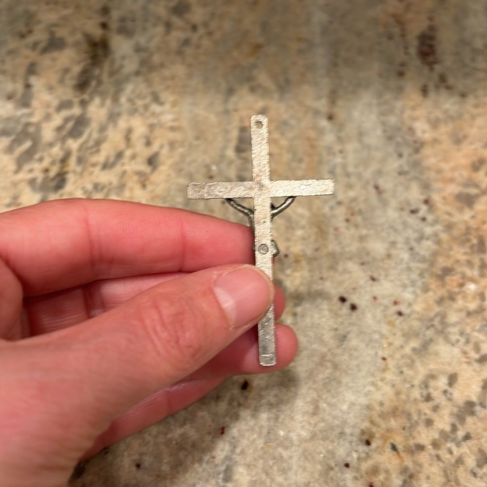 Silver Cross. It Doesn't Come With A Chain - image 4